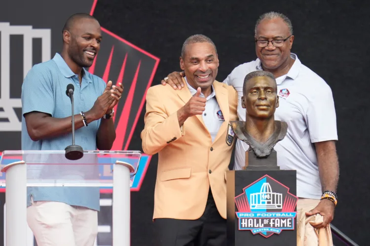 Craig reveals he has vascular dementia during his Pro Football Hall of Fame speech